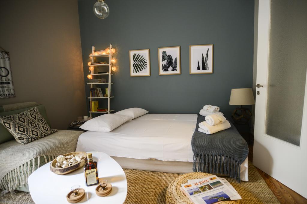 Your "Home Away From Home" In Acropolis เอเธนส์ ภายนอก รูปภาพ